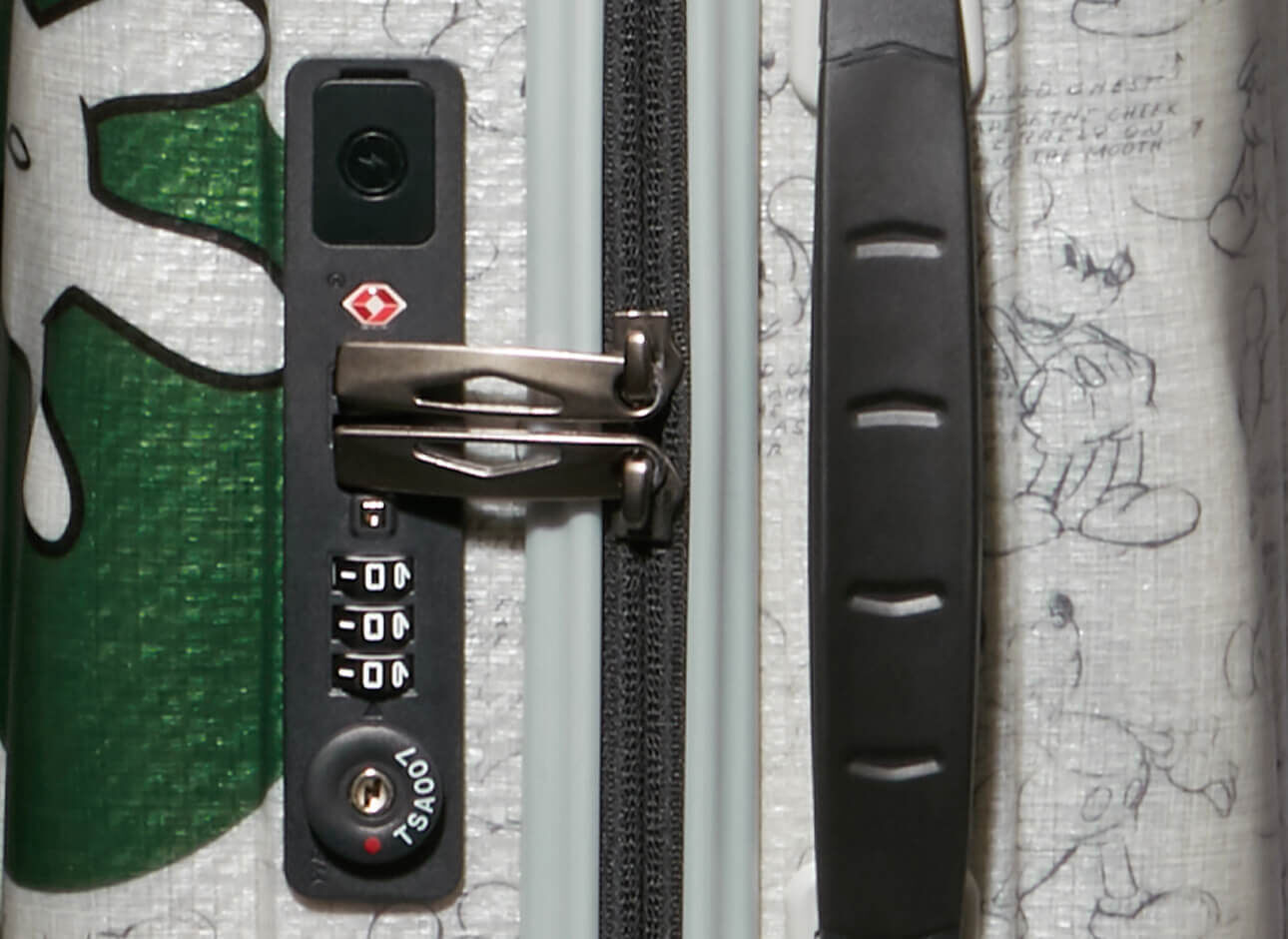 シモーキング様　ご予約　特価 C-Lite Disney Spinner expandable (4 wheels) 55cm Multicolor