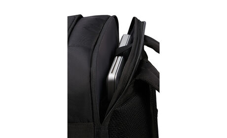 Dedicated laptop compartment 15.6"