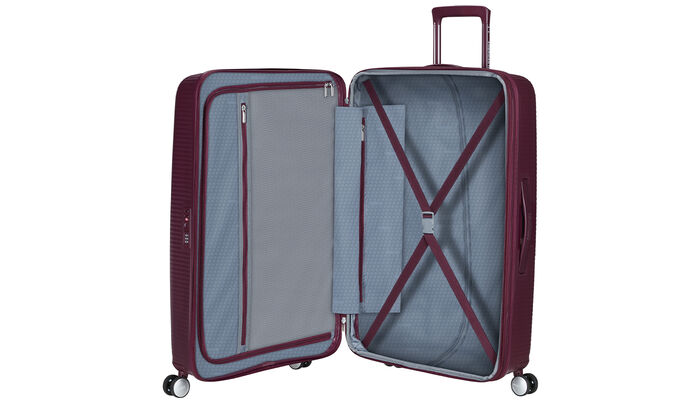 Interior organisation with extra zipped apron pocket 