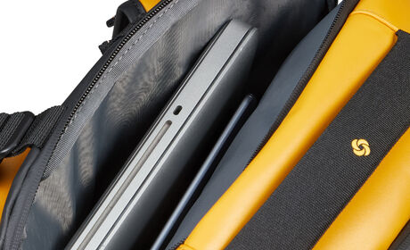 Separate laptop & tablet compartment