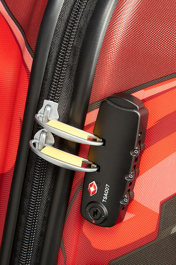 American Tourister Wavebreaker Disney Spinner 77cm  Iron Man Close-Up