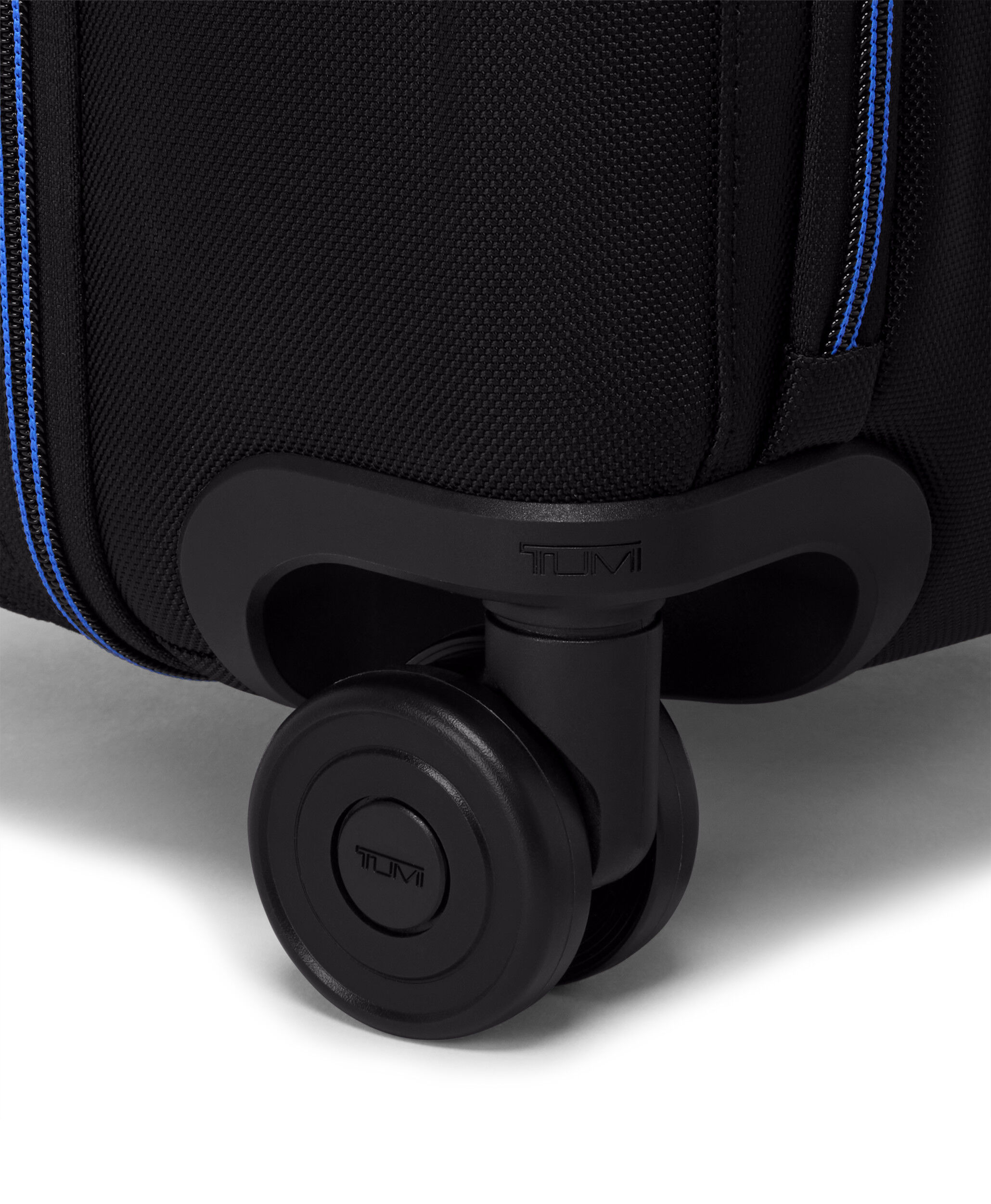 TUMI Średnia Rozszerzalna Walizka Rejestrowana z Podw&oacute;jnym Dostępem 66 cm